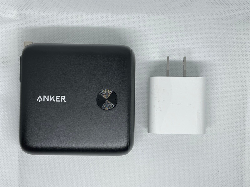 Anker PowerCore Fusion 10000の大きさ比較