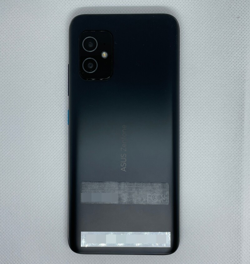 「Zenfone 8」背面